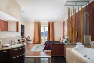 Thumbnail von Stilvolle Luxusvilla mit Panorama-Meerblick