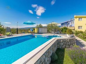 Thumbnail von Haus mit Swimmingpool, Garage und Garten - mit Meerblick in der Region Zadar