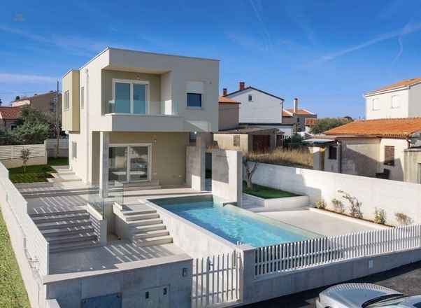 Neue Villa mit Meerblick