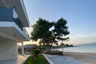 Thumbnail von Moderne Villa direkt am Meer, Insel Pasman