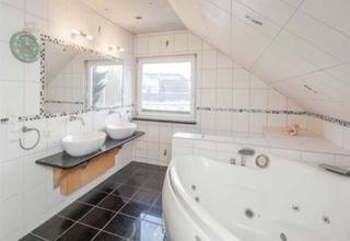 Thumbnail von Bezugsfreies EFH mit Nebengelass und weiterem Bauland