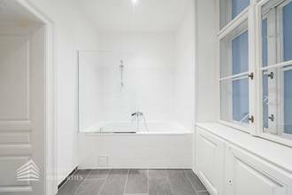 Thumbnail von Grosszügige helle 2-Zimmer Altbau-Wohnung in zentraler Lage