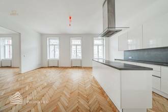 Thumbnail von Grosszügige helle 2-Zimmer Altbau-Wohnung in zentraler Lage