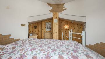 Thumbnail von Dachgeschosswohnung mit Turmzimmer und Panorama-Ausblick