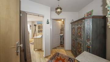 Thumbnail von Dachgeschosswohnung mit Turmzimmer und Panorama-Ausblick