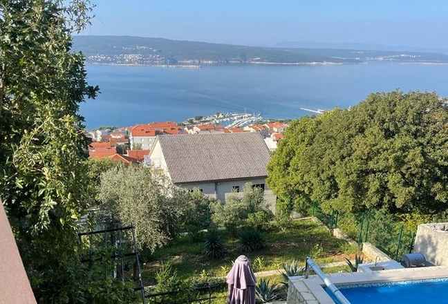 Haus mit vier Wohneinheiten, Pool und Meerblick
