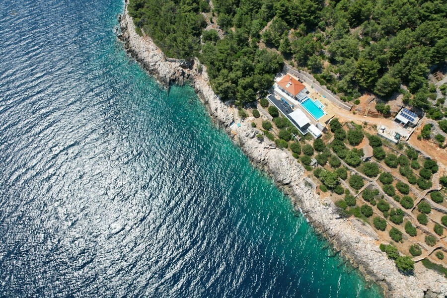 Mediterranes Haus in außergewöhnlicher Lage direkt am Meer, Insel Hvar