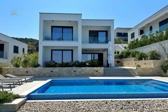 Thumbnail von Moderne Villa mit Pool und Meerblick