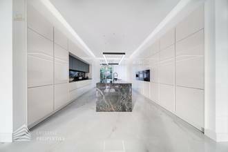 Thumbnail von Grandiose Luxusvilla mit Pool - Ihr Rückzugsort Nähe Wienerberg