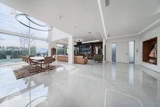 Thumbnail von Grandiose Luxusvilla mit Pool - Ihr Rückzugsort Nähe Wienerberg