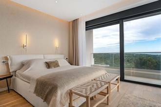 Thumbnail von Moderne Villa mit Infinity-Pool und Panorama-Meerblick