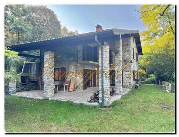 Lago Maggiore apartes, schmuckes Landhaus, Alleinlage, riesiges Areal