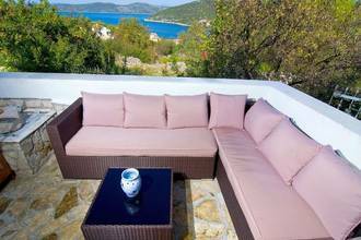 Thumbnail von Haus mit schönem Meerblick auf einer ruhigen Insel bei Trogir