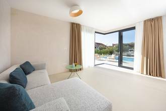 Thumbnail von Moderne Villa mit Swimmingpool, Dachterrasse und Meerblick