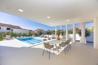 Thumbnail von Moderne Villa mit Swimmingpool, Dachterrasse und Meerblick