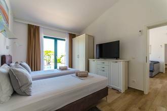 Thumbnail von Bungalow mit Swimmingpool und Meerblick