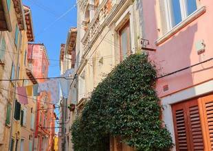 Thumbnail von Charmante Dachgeschosswohnung mit Galerie und schönem Meerblick