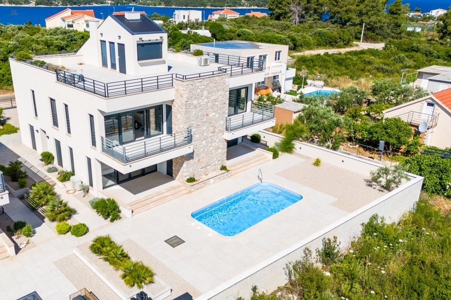 Apartmentvilla mit 4 Wohnungen und Swimmingpool, Insel Solta