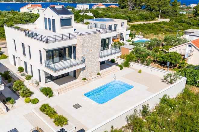 Apartmentvilla mit 4 Wohnungen und Swimmingpool, Insel Solta