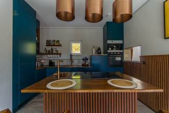 Thumbnail von Moderne Villa mit drei Wohneinheiten