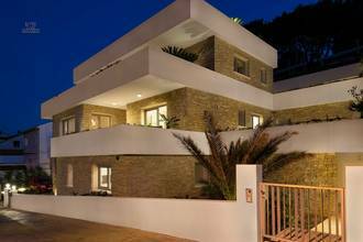 Thumbnail von Moderne Villa mit mediterranen Elementen und Panorama-Meerblick