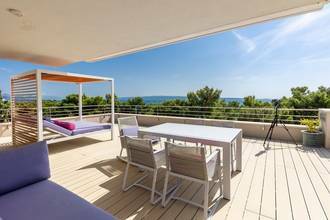 Thumbnail von Luxuriöse Villa mit Indoor-Pool in sehr gefragter Lage in der ersten Reihe