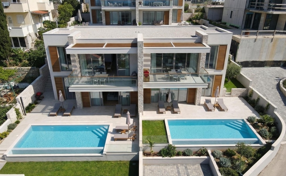 Moderne Villen mit Pool und Meerblick - nur 50 Meter vom Meer