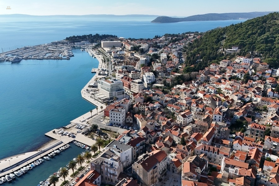 Wohnung und Dachgeschoss nahe dem Meer - zur Renovierung