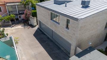 Thumbnail von Moderne Villa mit Infinity-Swimmingpool nahe dem Meer