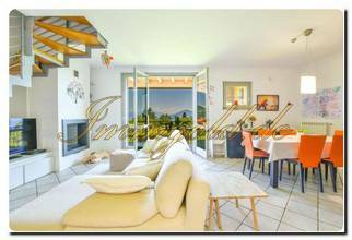 Thumbnail von Immogold Lago Maggiore, attraktive Maisonette in moderner Wohnanlage mit beeindruckendem Seeblick und exklusivem Gemeinschaftspool – ideal für alle, die Komfort, Ruhe und Lebensqualität schätzen.