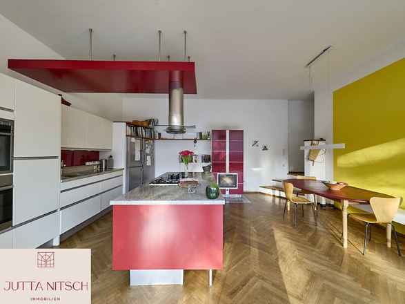 Modernes Design trifft Altbau - stilvolle Villa mit Schwimmteich und Traumblick - Baden