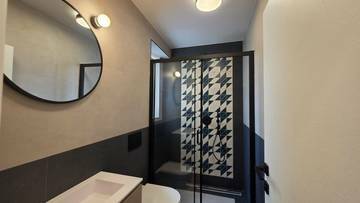 Thumbnail von Modern eingerichtete Wohnung mit Meerblick im Stadtzentrum