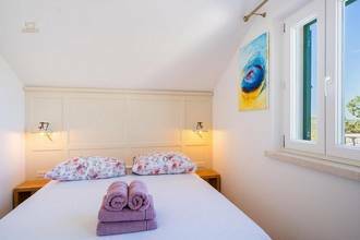 Thumbnail von Mediterranes Anwesen mit Steinhaus, Swimmingpool und großem Grundstück