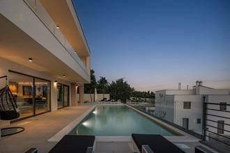 Thumbnail von Moderne Luxusvilla mit Swimmingpool und Panorama-Meerblick