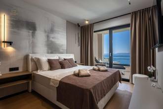 Thumbnail von Moderne Luxusvilla mit Swimmingpool und Panorama-Meerblick