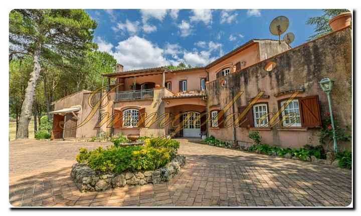 Exklusive Luxus-Landhausvilla mit Pool, mediterranen Park und Gästehaus in begehrter Hügellage von Salemi Westsizilien