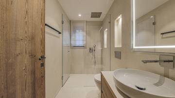 Thumbnail von 絶好のロケーションにあるプール付きの高級ガーデンアパートメント