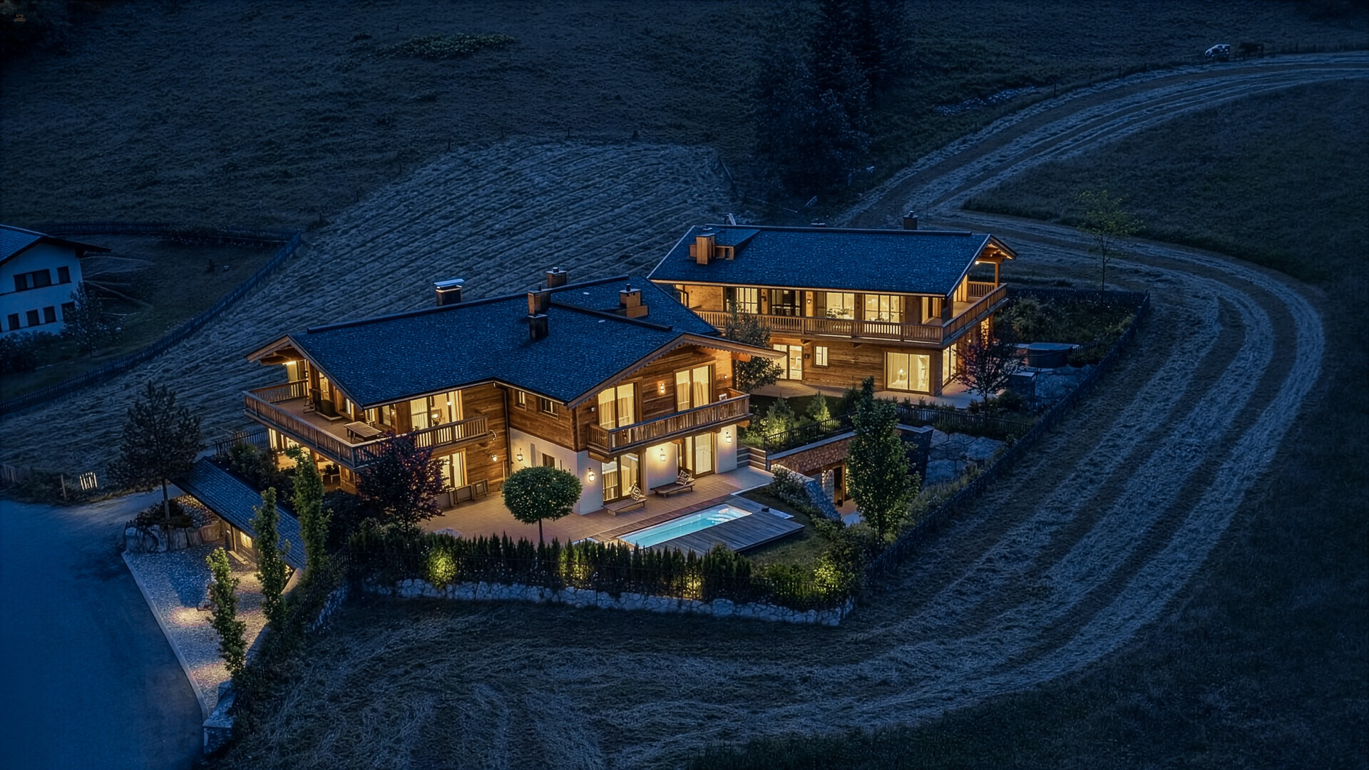 絶好のロケーションにあるプール付きの高級ガーデンアパートメント