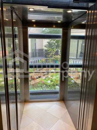 Schöne Altbauwohnung in ausgebauten Altbau