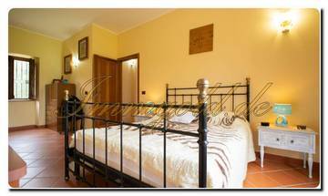 Thumbnail von Nord-Sizilien Super-Villa auf ca. 20.000 m² Areal, parkähnlichem Garten, Blick auf die Äolischen Inseln, die Olivenhaine und einen phantastischen Meerblick