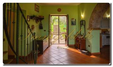 Thumbnail von Nord-Sizilien Super-Villa auf ca. 20.000 m² Areal, parkähnlichem Garten, Blick auf die Äolischen Inseln, die Olivenhaine und einen phantastischen Meerblick