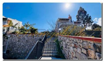 Thumbnail von Schicke, neuartige, aparte Doppelhaushälfte mit Panoramameerblick Terrasse und die Option des einen Pool einzubringen