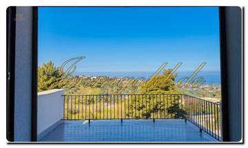 Thumbnail von Schicke, neuartige, aparte Doppelhaushälfte mit Panoramameerblick Terrasse und die Option des einen Pool einzubringen