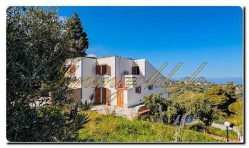 Thumbnail von Schicke, neuartige, aparte Doppelhaushälfte mit Panoramameerblick Terrasse und die Option des einen Pool einzubringen