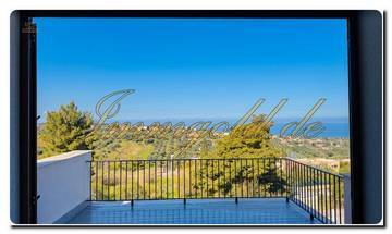 Thumbnail von Schicke, neuartige, aparte Doppelhaushälfte mit Panoramameerblick Terrasse und die Option des einen Pool einzubringen