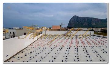 Thumbnail von Nord/West Sizilien, super renovierte Wohnung, mit einer riesigen Dachterrasse, vier Schlafzimmern die eigene Bäder aufweisen