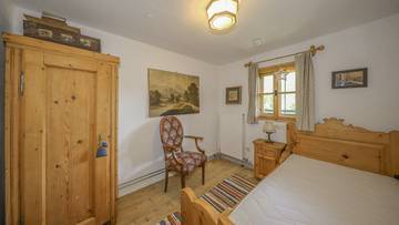 Thumbnail von Исторический фермерский дом в зеленом тихом районе