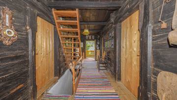 Thumbnail von Исторический фермерский дом в зеленом тихом районе