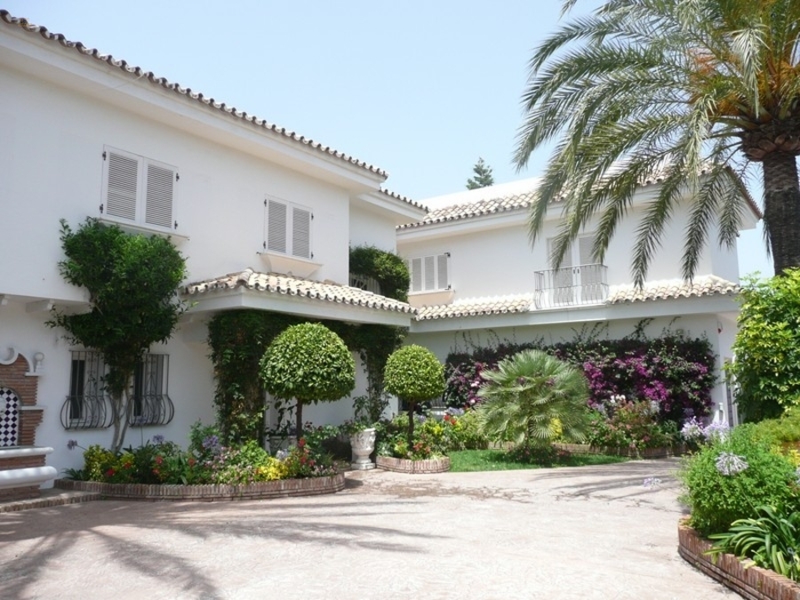 Luxus-Villa in El Paraiso JRP138S