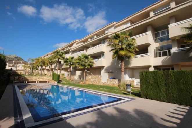 ***Neuwertige 3-Zimmer-Wohnung in schöner Wohnanlage mit mediterranem Garten und zwei Gemeinschaftspools***